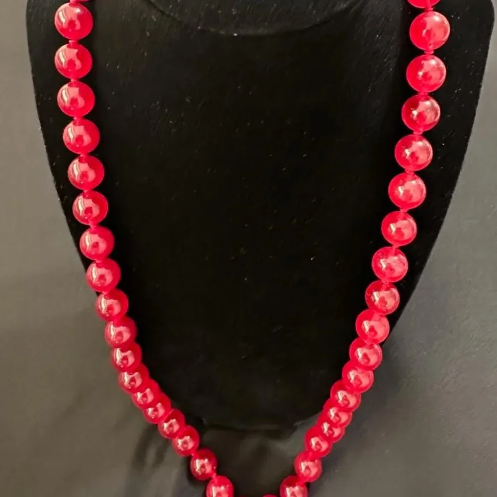 The Loop - Red Chalcedony Bead Necklace - Picture 4 of 4